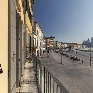 Palazzo Carpediem-prato Della Valle Appartement